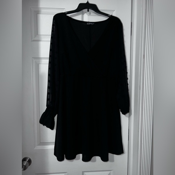 SHEIN Lace, VNeck Black Dress. Size OX. Excellent Condition. - Picture 2 of 3